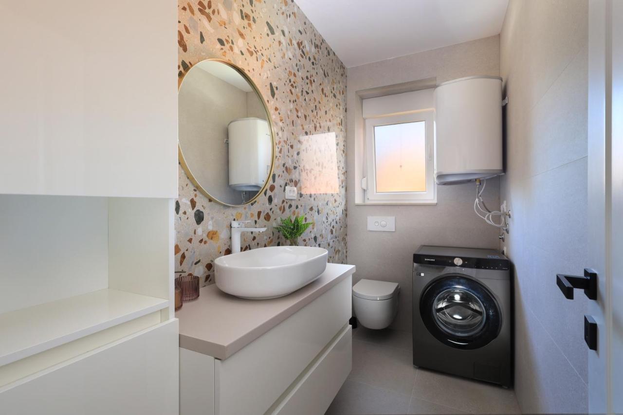 Bonaca Apartments With Terrace And Private Parking Kaštela エクステリア 写真