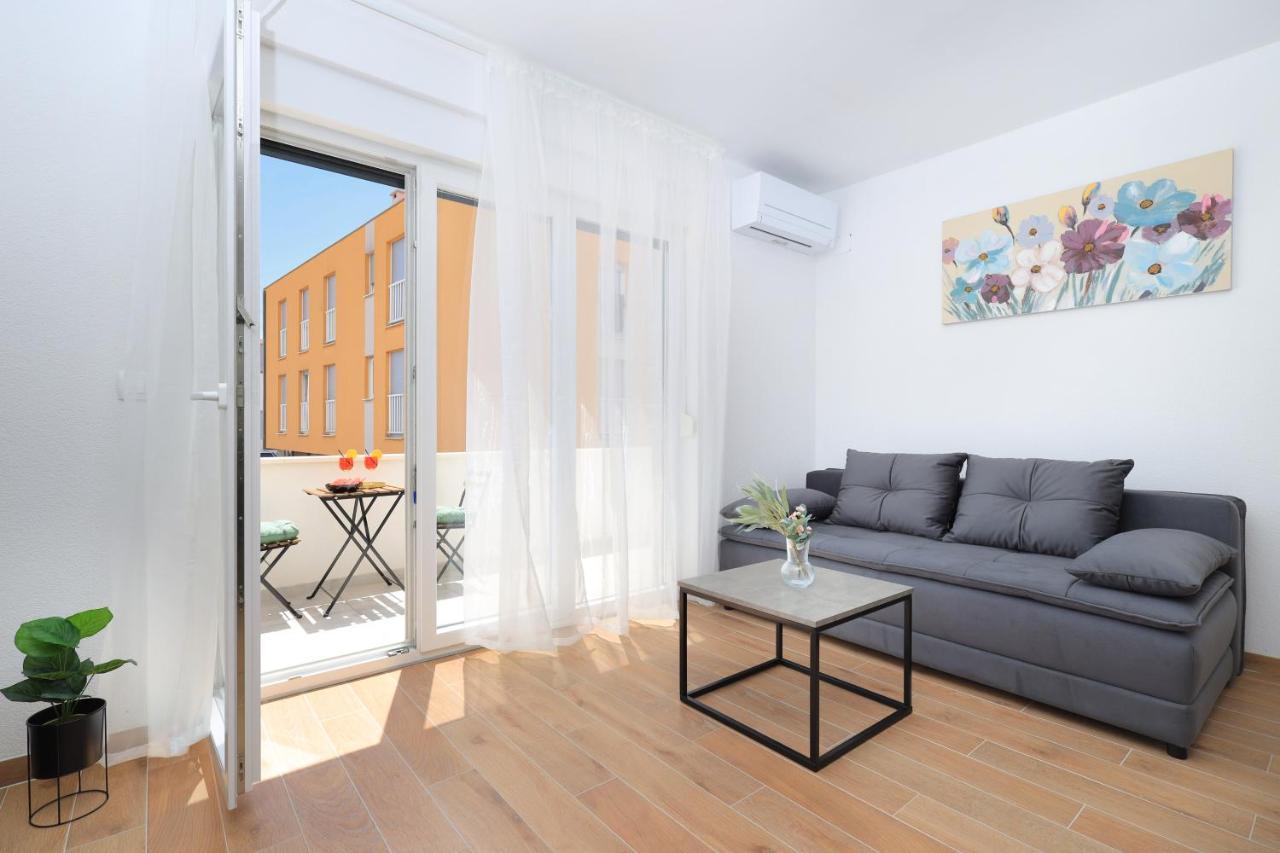 Bonaca Apartments With Terrace And Private Parking Kaštela エクステリア 写真